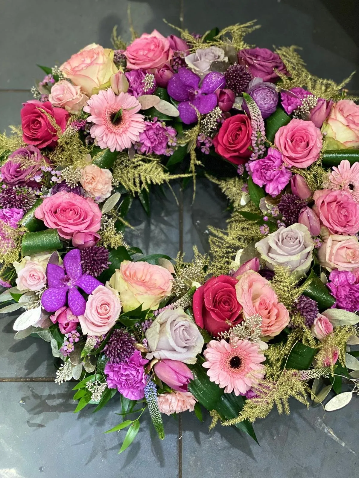 Composition florale de deuil Hugo le Fleuriste